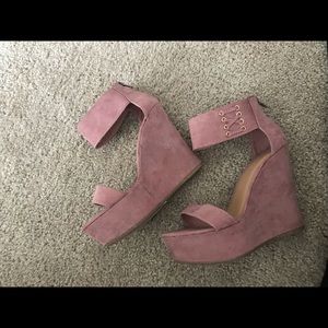 Blush wedges